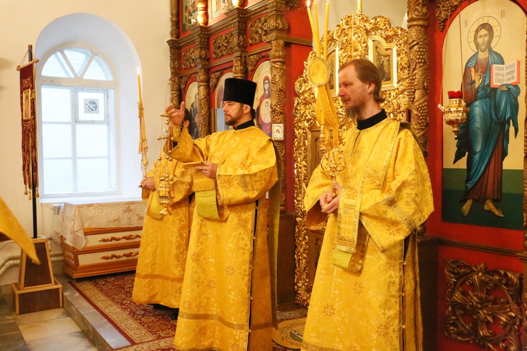 Митрополит Саранский и Мордовский Зиновий возглавил Божественную литургию при Саранской Духовной Се